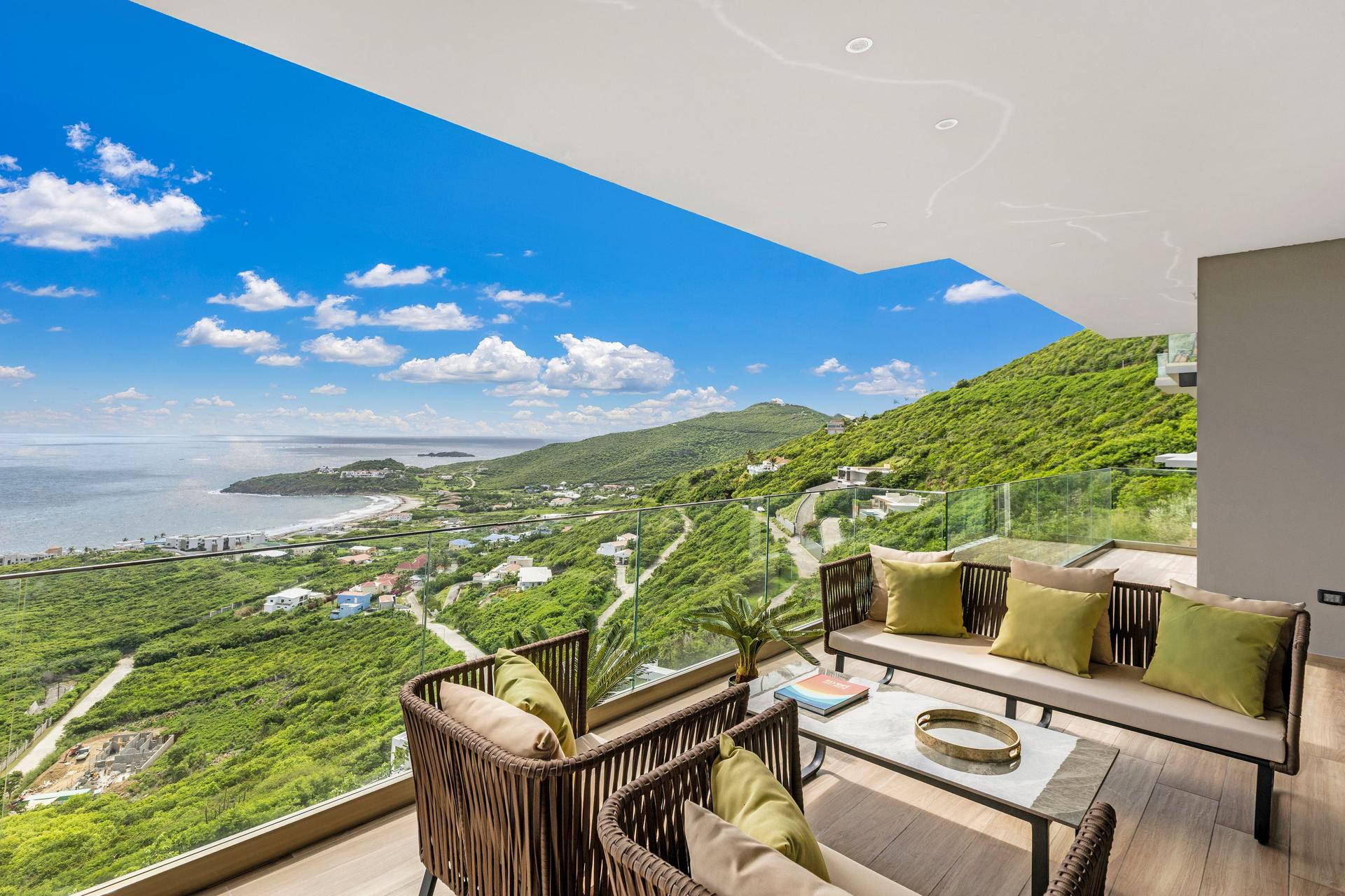 Panoramic Ocean-View Contemporary Apartment with Calacatta Marble Waterfall Island & Glass-Walled Terrace